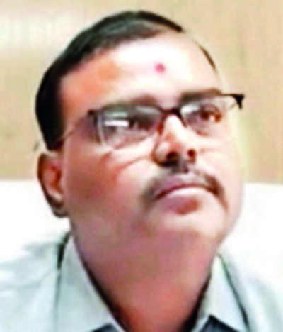 DEO caught accepting 1L bribe