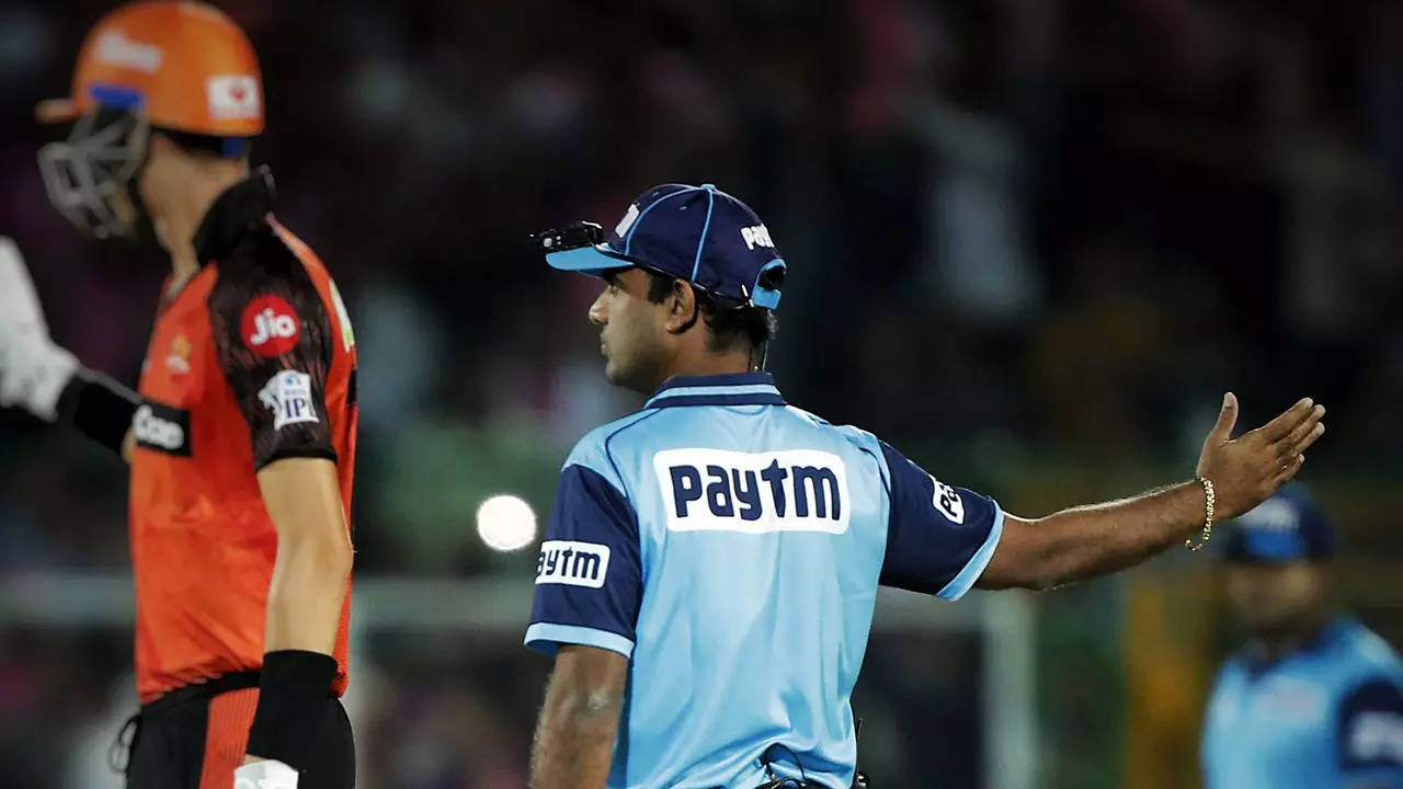 Do You Know The Salary Of Umpires In IPL? Click Here To Check