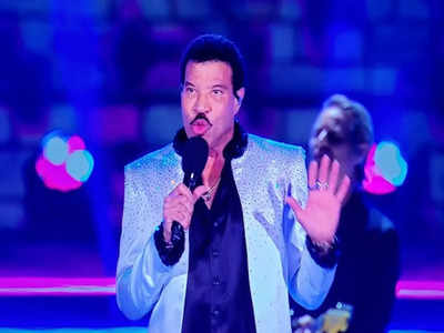Lionel Richie makes the crowd dance with his 'All Night Long' at Coronation Concert