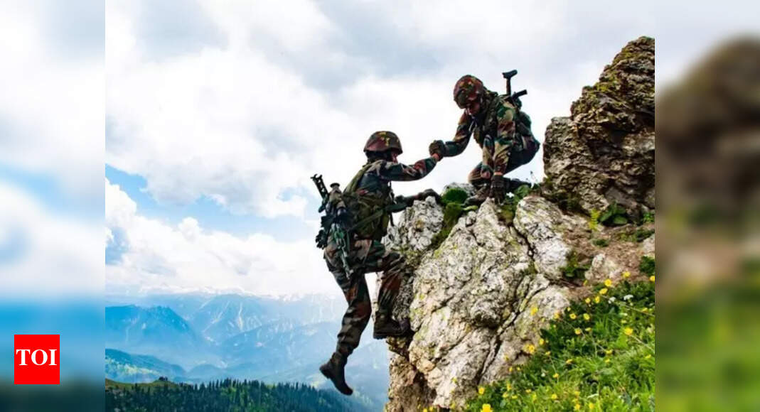 Common uniform for brigadiers and above rank officers in Army from August 1