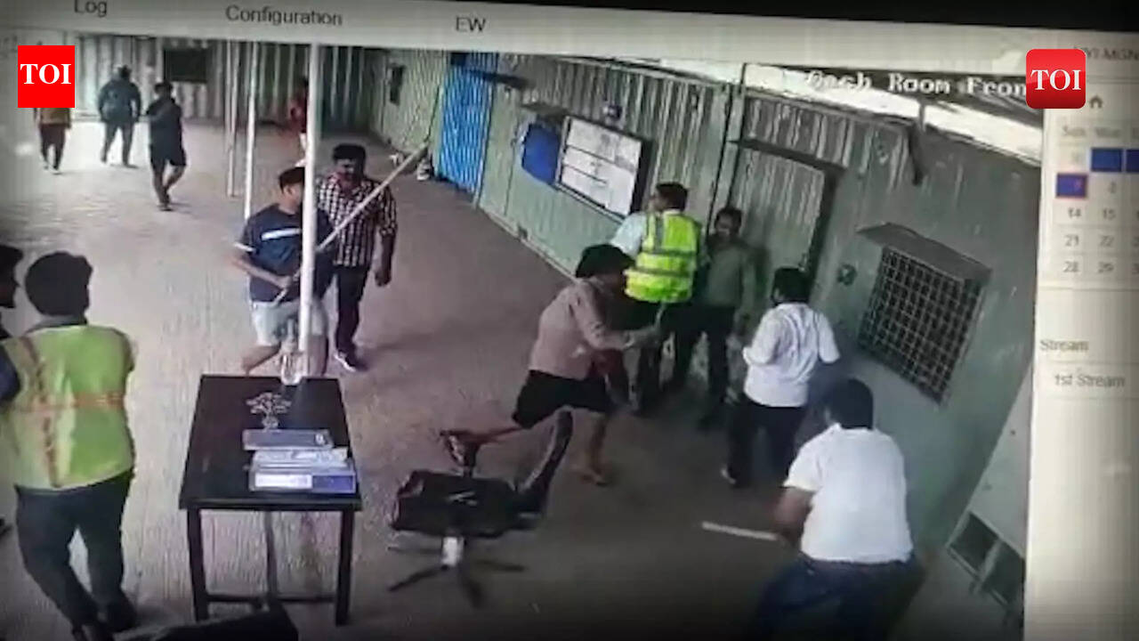 Village Chief creates ruckus, thrashes worker at Toll Plaza, caught on ...