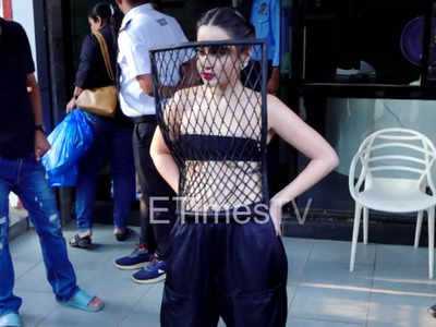 Uorfi Javed steps out wearing a mesh; jokes, 'Mein apni jail apne saath leke chal rahi hun, tum kya bhejoge'