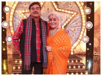 Shatrughan Sinha and wife Poonam shooting for a web show in Delhi