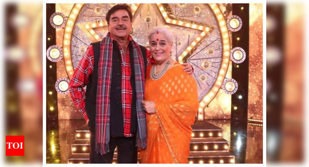Shatrughan Sinha and wife Poonam shooting for a web show in Delhi- Exclusive | Hindi Movie News