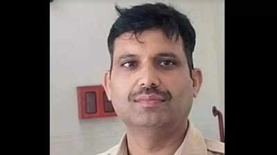 Police constable shot dead while chasing motorbike riders in UP's Jalaun