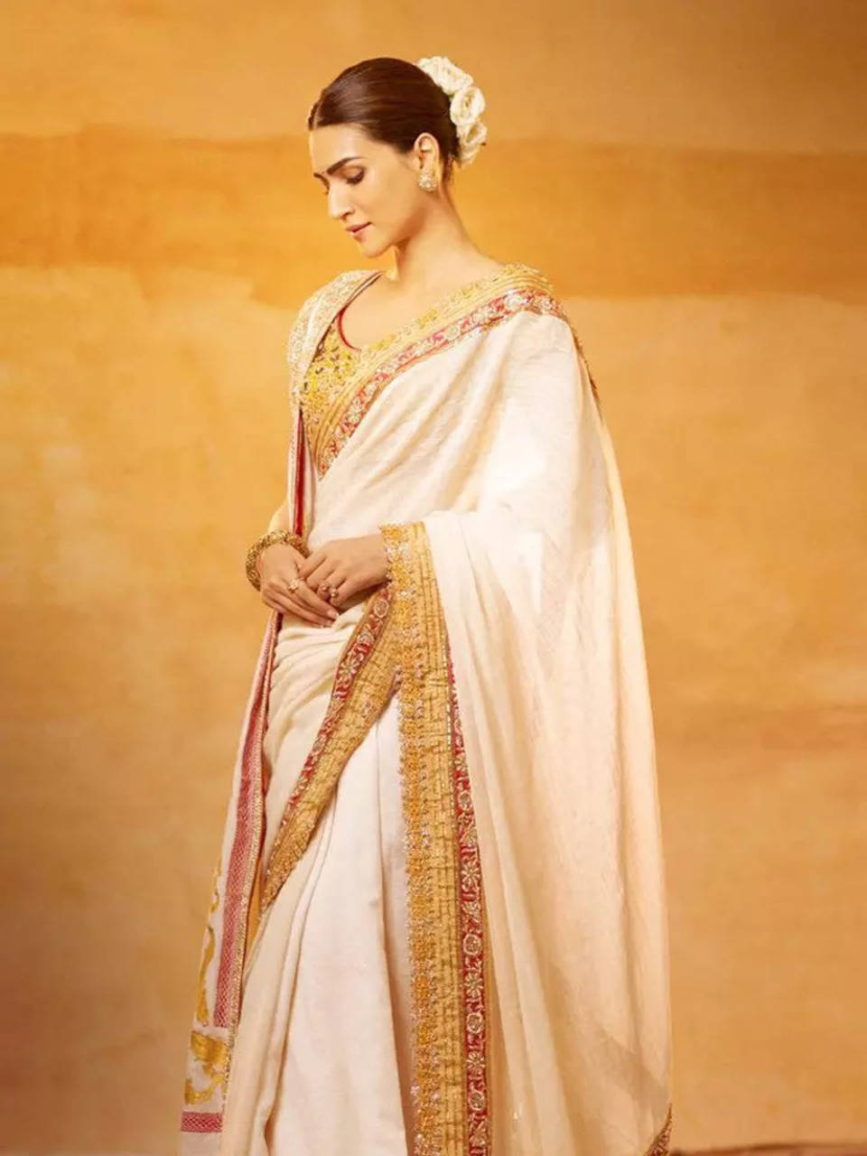 Kriti Sanon looks like a Goddess in a 24-carat gold saree at ...