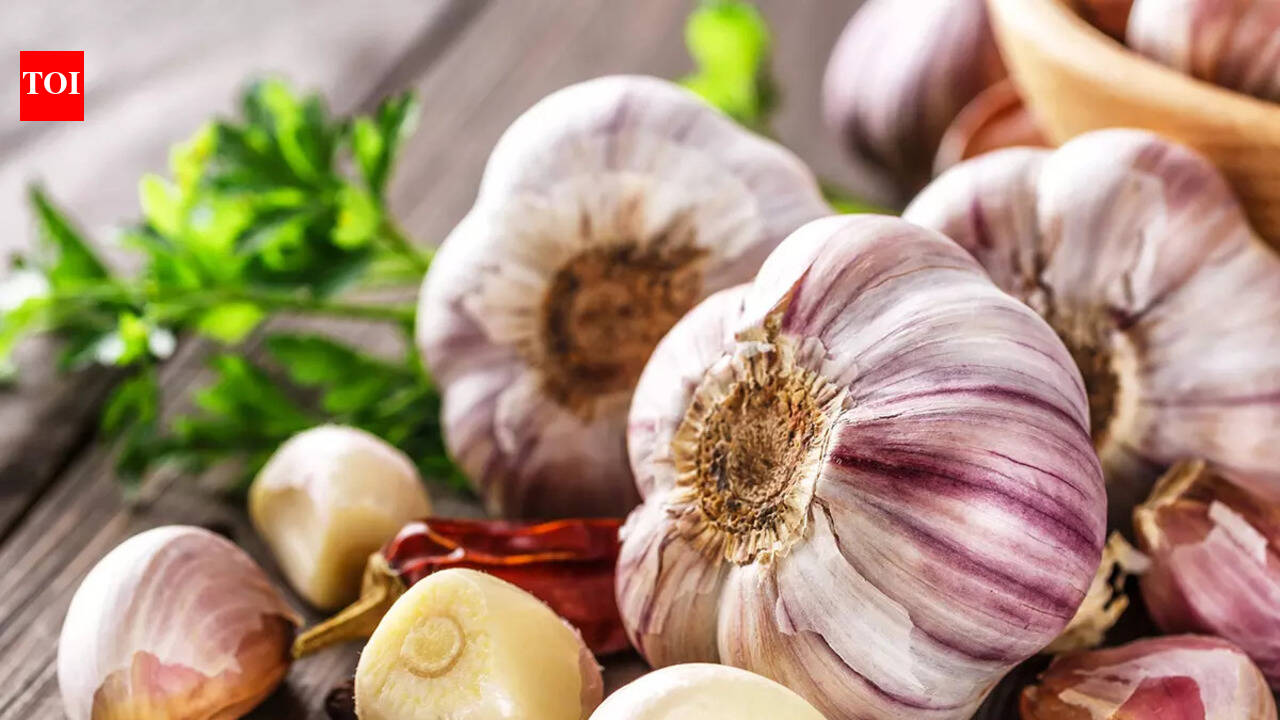 Don't have garlic at home? Here are its 3 substitutes that you use in ...