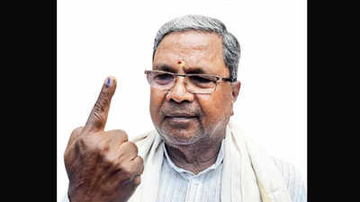 Karnataka elections: Siddaramaiah gets wrong finger inked