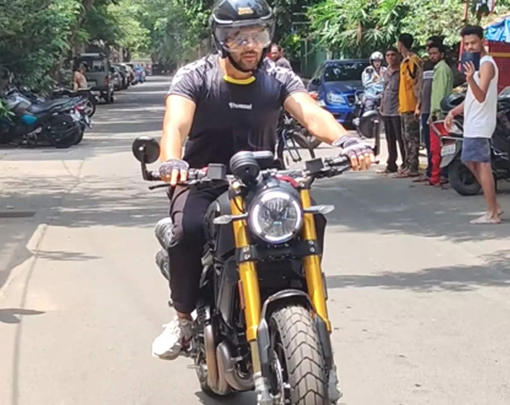 
Vroom Vroom! Kartik Aaryan riding his new bike is every boy’s dream

