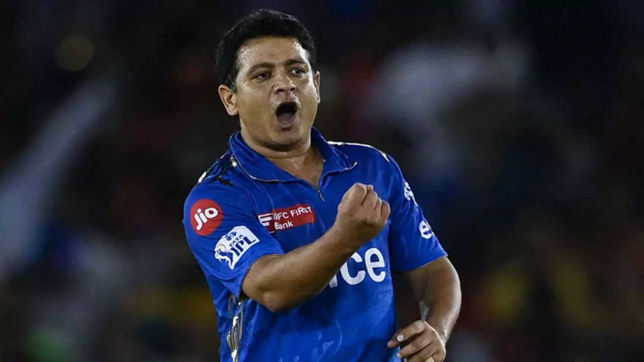 Ahead of IPL 2024, the Mumbai Indians bowler made a big splash, completing 1000 wickets in his career.