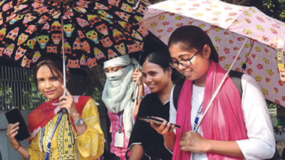 Many Patna areas face power outage amid scorching heat