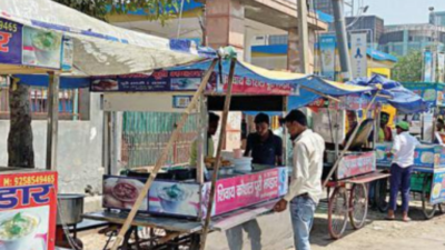 Greater Noida: Illegal carts causing snarls around Pari Chowk, say traders