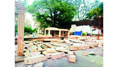 Portion of pilgrim shelter in Pavagadh crashes again