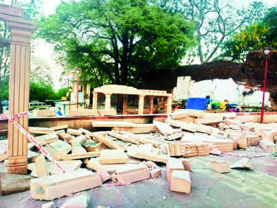 Portion of pilgrim shelter in Pavagadh crashes again