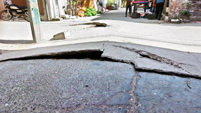 Cracks Near Manhole Trigger Panic, Mc Rules Out Gas Leak | Ludhiana