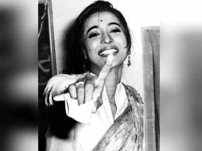 Suchitra Sen once gave an autograph on empty cigarette packet, guess who's the lucky man!