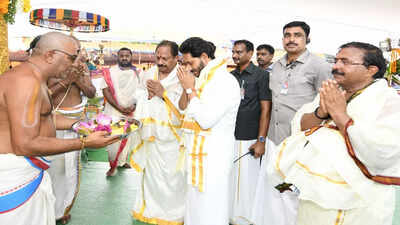 Andhra Pradesh CM YS Jagan Mohan Reddy participates in Raja Syamala Srilakshmi Maha Yagnam in Vijayawada