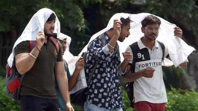 Delhi reels under sweltering heat with max temp soaring at 44 deg C