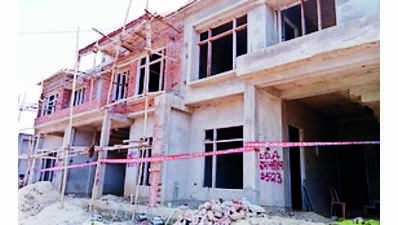 LDA seals buildings near Shaheed Path