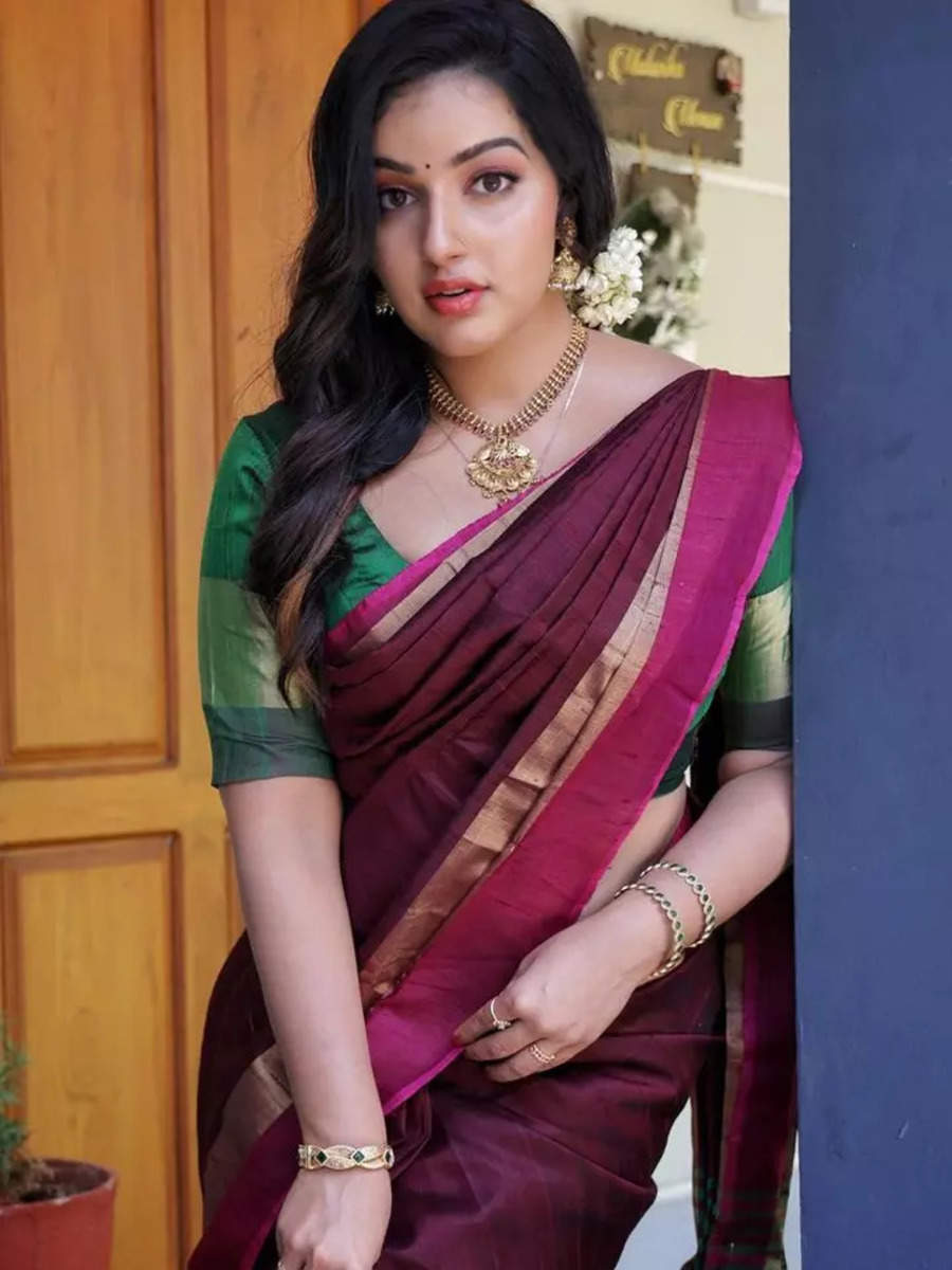 Malavika Menon is a treat for sore eyes in sarees | TOIPhotogallery