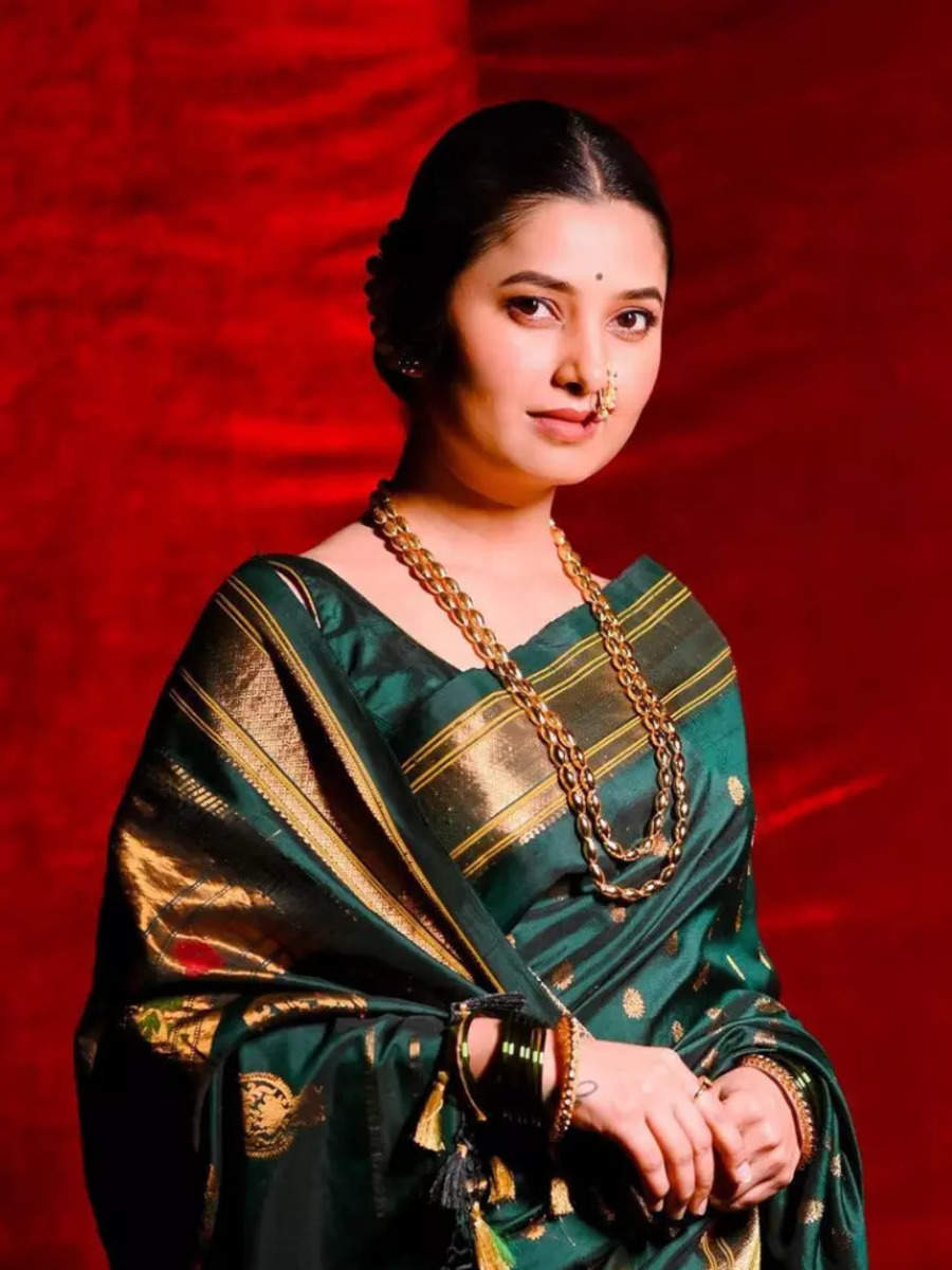 Smita Gondkar Instagram – “Mesmerizing in a Paithani saree, the Marathi  mulgi enchants with her grace. Her lovely flawless makeup and hairstyle  complement her elegance, enhancing her natural charm. A true vision