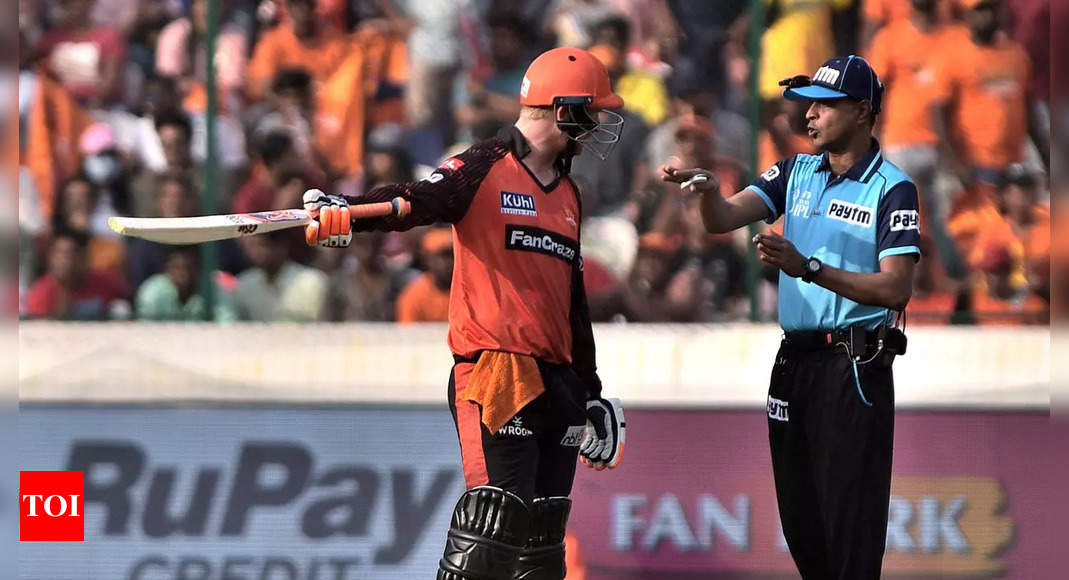 SRH vs LSG: Unruly Sunrisers Hyderabad fans halt proceedings after ‘umpiring howler’ | Cricket News – Times of India