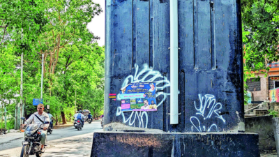 Graffiti defaces Maha Metro pillars, lack of CCTV cameras hits hunt for culprits