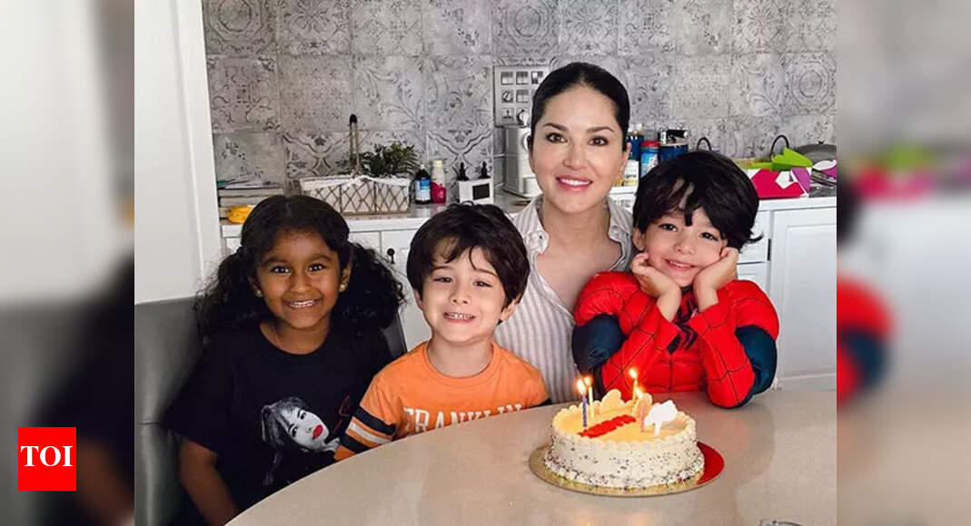 See how Sunny Leone celebrated her 42nd birthday | Hindi Movie News