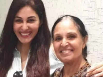 Pooja Chopra gets emotional on Mother's Day: 'Abandoned by my father, Chosen by my mother'