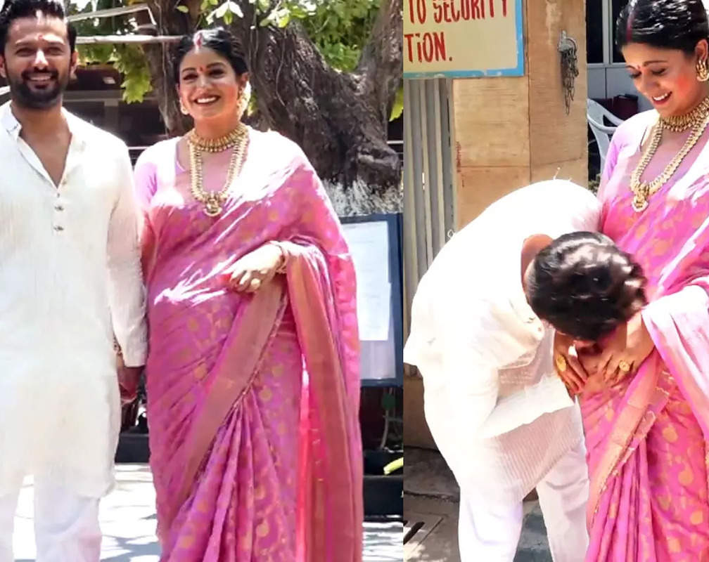 
WATCH! Dad to be Vatsal Sheth kisses wife Ishita Dutta's baby bump as the couple host a traditional baby shower
