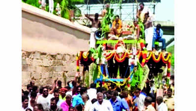 Trial run of Uthamarkoil temple car held