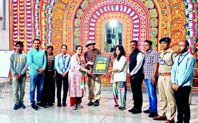 BHU prof’s mural painting enters Eurasia World Records