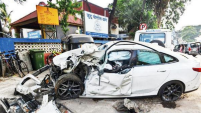Air hostess dead in BMW crash: 'None in car that crashed in Mumbai's Juhu drunk'