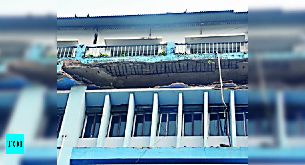 Bikash Bhavan: Concrete Chunks Fall Off Bikash Bhavan, 1 Injured ...