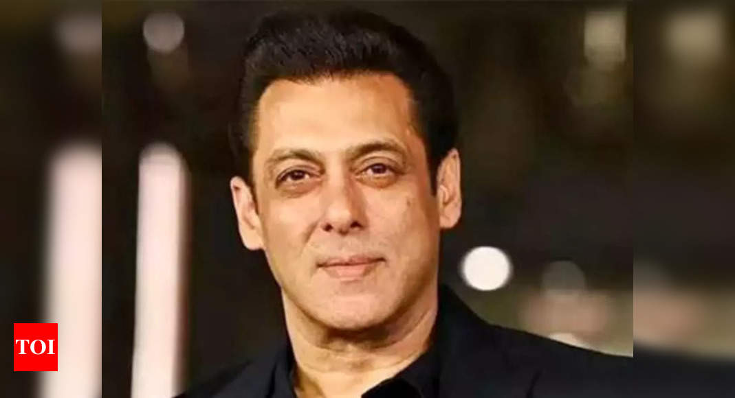 Fans left in a frenzy as Salman Khan drops a midnight selfie – Pic inside | Hindi Movie News
