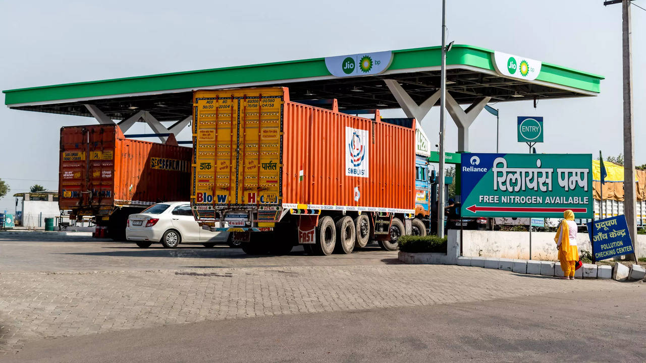 मुकेश अंबानी अब पेट्रोल और डीजल पर भी दे रहे धमाकेदार ऑफर, Jio-BP ने लॉन्च किया सस्ता डीजल...- Mukesh Ambani is now giving bang offers on petrol and diesel as well, Jio-BP launched cheap diesel...