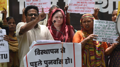 Homes Demolished, Slum Dwellers Converge On Jantar Mantar In Delhi 