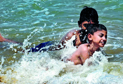 Meenambakkam in Tamil Nadu clocks 42.7 degree Celsius