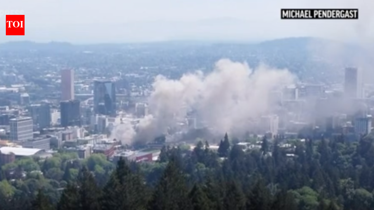 More than dozen rescued from major apartment fire