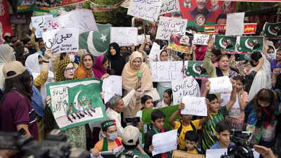 Islamabad High Court bars police from arresting Imran Khan's party leaders