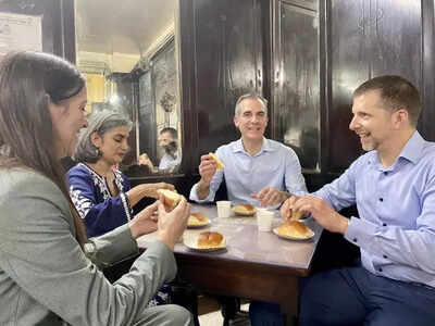 New US ambassador enjoys flavours of Mumbai on first trip