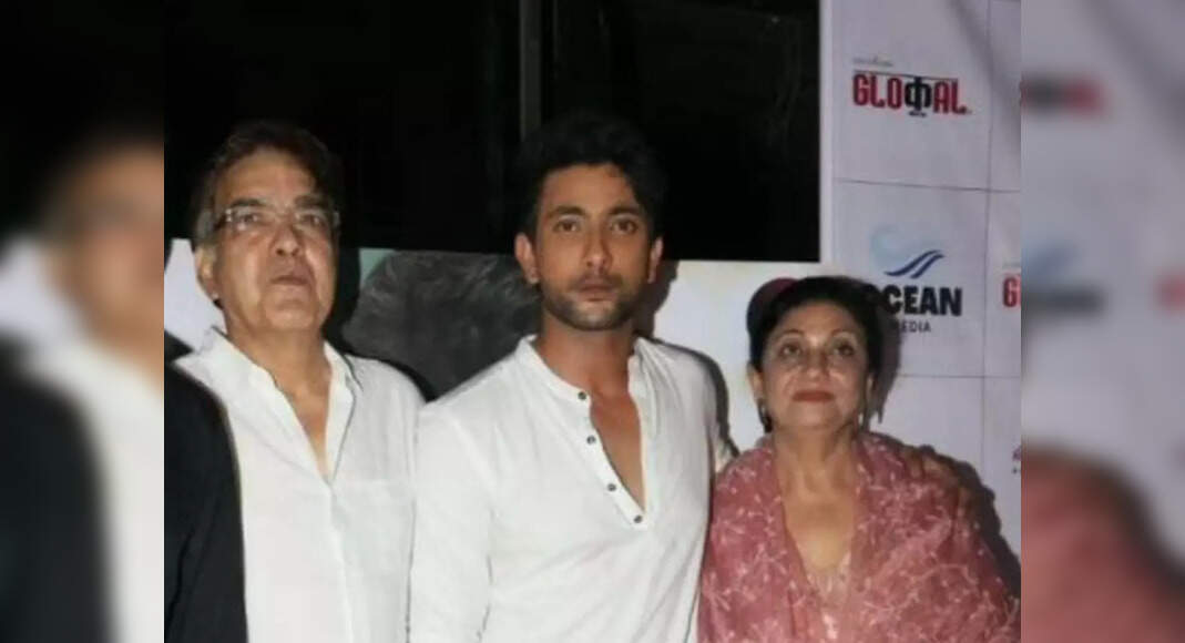 Fahmaan Khan's parents beam with joy and proud at their son's ...