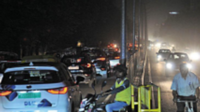 No streetlights, commute in city's office hub a risky affair after dark