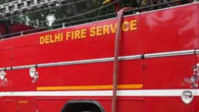 Four people stuck in CP resto-bar lift; rescued by fire brigade