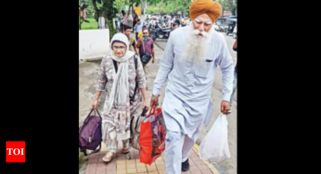 डिब्रूगढ़ जेल में मिले अमृतपाल सिंह के माता-पिता |  गुवाहाटी समाचार – टाइम्स ऑफ इंडिया