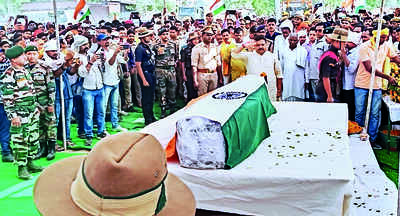 Min gives ₹50L cheque to martyr’s family