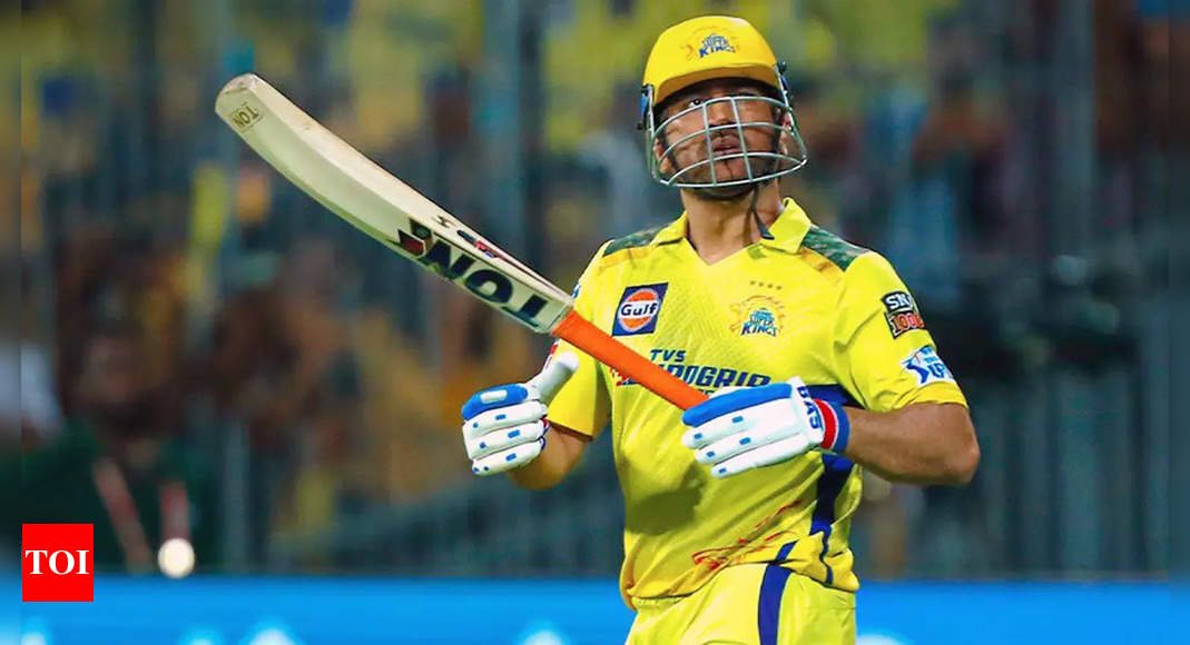 ‘Dhoni’s knee has not been 100 percent’: Hussey on CSK skipper batting down the order | Cricket News – Times of India