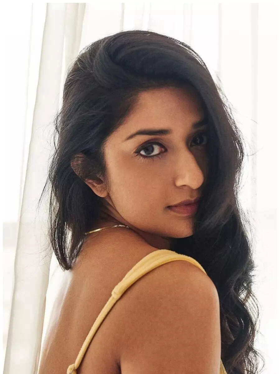 Meera Jasmine oozes style and elegance; see pics | Times of India