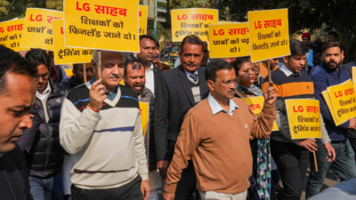 Negating Supreme Court order, Centre brings ordinance on Delhi officer postings