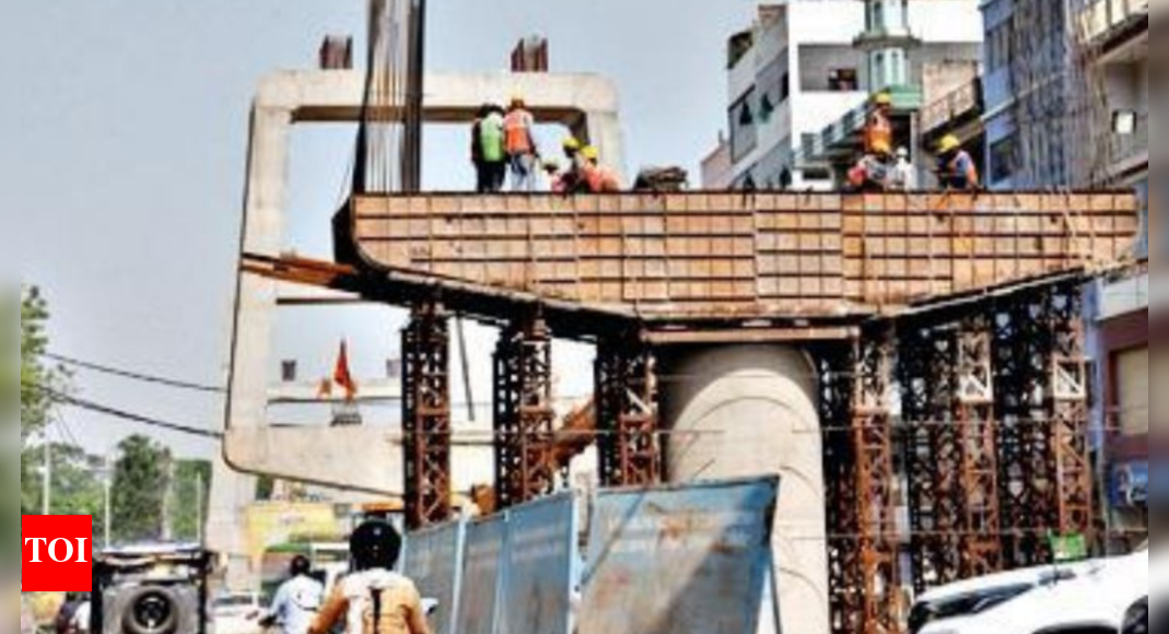 Patna: Nightmare for commuters on Ashok Rajpath | Patna News - Times of ...
